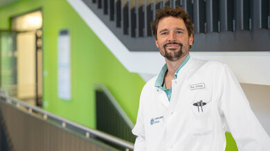 „Veränderungen an den Hoden sollte man unbedingt ernst nehmen“, Professor David Pfister ist stell­vertretender Direktor der Klinik für Uro­logie und Uro-Onkologie in Köln.