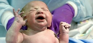 Neugeborenes Baby im Krankenhaus