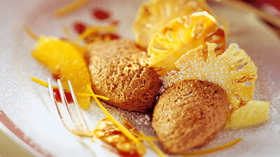  Lebkuchenmousse mit Orangenfilets und Karamelgitter