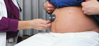 Schwangere wird untersucht