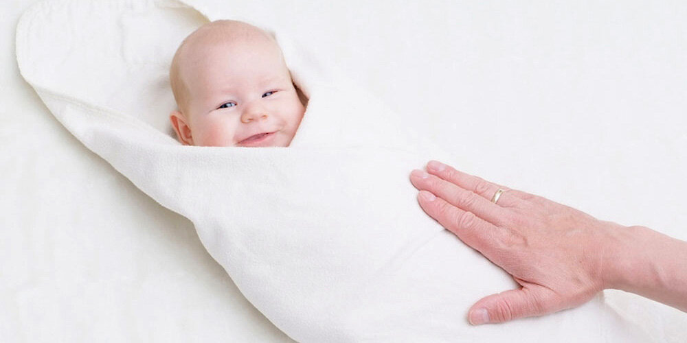 Pucken kann für Babys schädlich sein | Apotheken Umschau