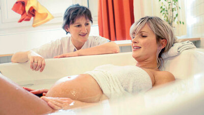 Geburtsvorbereitung in der Badewanne