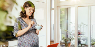 Eine ausgewogene Ernährung ist während der Schwangerschaft besonders wichtig. 
