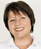 Dr. med. Doris Scharrel ist Fachärztin für Frauenheilkunde und Geburtshilfe. Sie hat ihre Praxis in Kronshagen