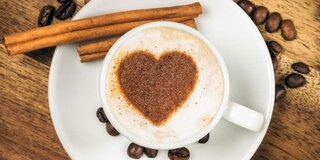 Kakaoherz auf Kaffee 