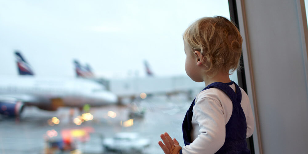 Wie Kinder sicher fliegen - Jack and Leilah - Reisen mit Kindern