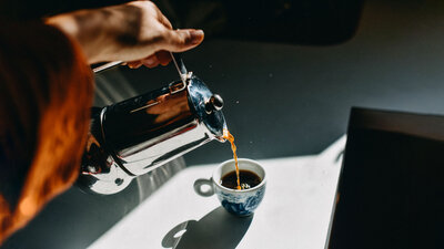 Cappuccino, Filterkaffe, Espresso, Latte Macchiato - Kaffee wird in Deutschland viel konsumiert. Gesundheitlich ist er in der Regel unbedenklich.