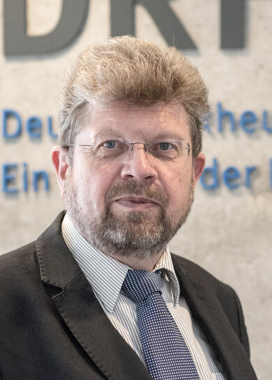Der Immunologe Professor Andreas Radbruch leitet das Deutsche Rheuma-Forschungszentrum und ist Professor für Experimentelle Rheumatologie an der Charité-Universitätsmedizin.