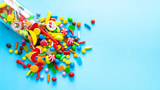 Vorsicht, Zucker! Zu viel Süßes schadet dem Körper und kann Krankheiten wie Diabetes begünstigen. 
