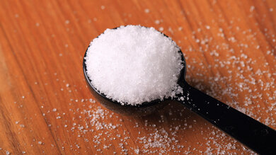 Zuckeraustauschstoffe können Blähungen, Durchfall und Bauchkrämpfe hervorrufen.