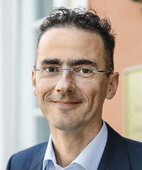 Dr. Helmut Schlager ist Geschäftsführer des Wissenschaft- lichen Instituts für Prävention im Gesundheitswesen der Bayerischen Landesapotheker- kammer