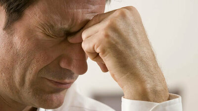 Kopfschmerzen: Auch Männer sind manchmal von Migräne geplagt
