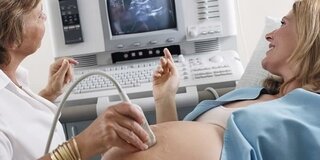 Schwangere bei der Ultraschalluntersuchung