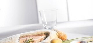 Forelle im Salzmantel und Kanarische Kartoffeln mit Mojo-Soße