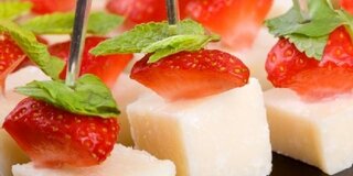 Erdbeer-Käse-Stick