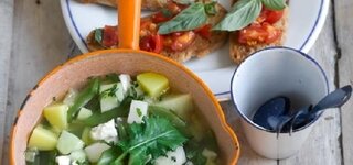 Feta-Eintopf mit Tomaten-Crostini