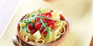 Pasta mit Tomaten-Rucola-Sauce