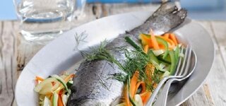 Forelle mit Gemüse und Fächerkartoffeln