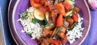 Ratatouille auf Kräuter-Parmesan-Reis