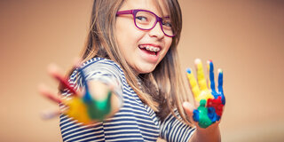 Ein cooles Modell hilft, die Kleinen vom Tragen einer Brille oder Zahnspange zu überzeugen. 