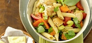 Gemüsepasta mit Putenfilet