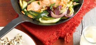 Zucchini mit Lachs