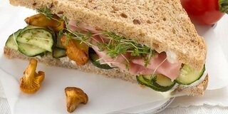 Zucchini-Schinken-Sandwich