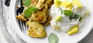 Kokos-Schmarrn mit Mango-Dip