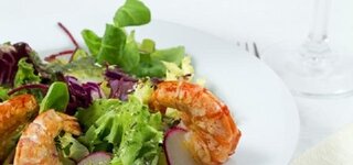 Frühlingssalat mit Shrimps