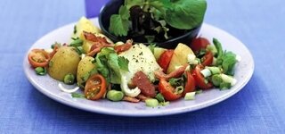 Frühkartoffeln mit Cocktailtomaten und knusprigem Speck