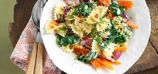 Spinat-Pasta mit Zitronenbröseln