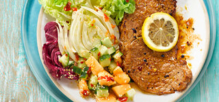 Zitronenschnitzel mit Pfirsich-Fenchel-Salat