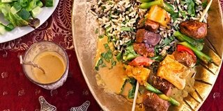 Entenspieße in Currysauce mit Korianderreis und Salat