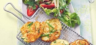 Ricotta-Puffer mit Fenchel-Erdbeer-Salat