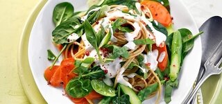 Gemüse-Pasta mit Frischkäse-Schaum