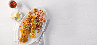 Hähnchen-Pilz-Spieße mit Tomaten-Reis
