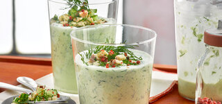 Kalte Gurkensuppe mit Forellen-Tatar