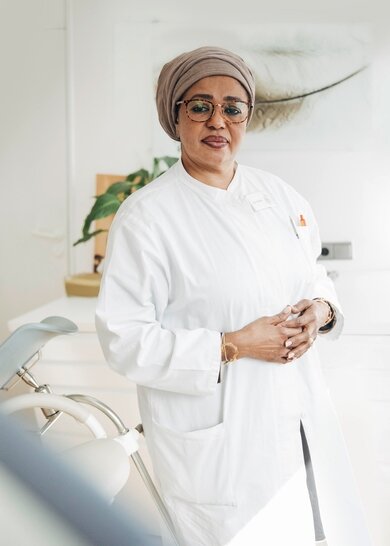 „Am Tag sehe ich in meiner Praxis mindestens zwei bis drei betroffene Frauen“: Dr. Eiman Tahir betreut in ihrer Münchner Praxis seit Jahren von der Genitalverstümmelung betroffene Frauen.