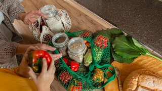 Ob Gemüse oder Brot: Nicht immer werden frisch gekaufte und gesunde Lebensmittel auch verwertet.