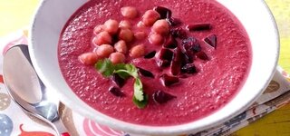 Rote-Bete-Suppe mit Kichererbsen