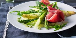 Spargel-Salat mit Bärlauch-Pesto