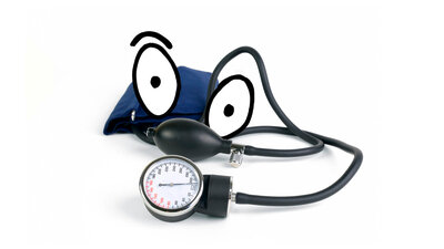 Beim Blutdruckmessen werden der systolische und der diastolische Wert gemessen. Sie geben darüber Aufschluss, ob sich der Blutdruck im Normalbereich befindet. 
