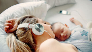 Musik hören mit Kind