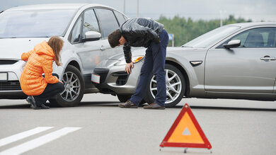 Bei einem Unfall auf dem Weg zur Arbeit stehen dem Betroffenen mehr Versicherungsleistungen zu