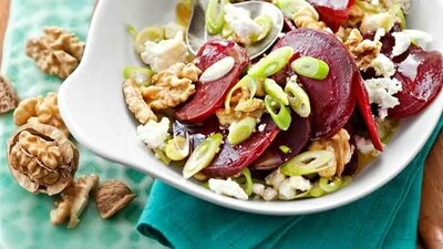 Rote-Beete-Salat mit Walnüssen und Feta