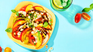 Tomaten-Nektarinen-Caprese.
