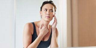 Lästige Hautunreinheiten: Hormone, Stress und Pflegefehler können zu Pickeln führen.