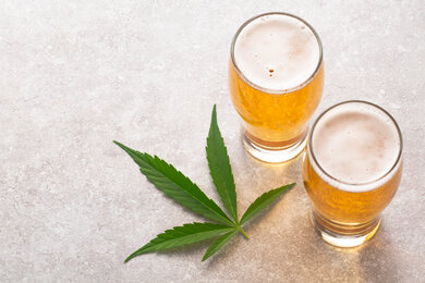 Cannabis soll legalisiert werden - und im Zuge dessen wird es häufig mit Alkohol verglichen