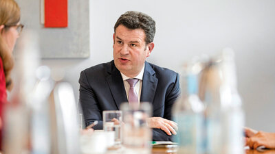 Bundesarbeitsminister Hubertus Heil beim Interview mit der Apotheken Umschau.