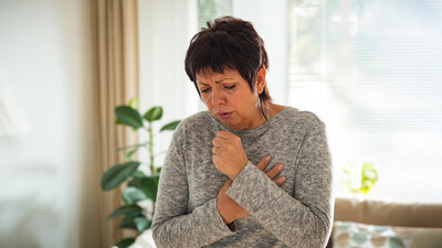 Menschen mit Asthma oder COPD leiden häufig an Atemnot. Fluticason kann ein Fortschreiten der Krankheit verhindern.